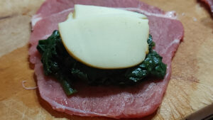 vitello farcito con spinaci e formaggio