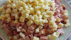 salimi e formaggi tagliati