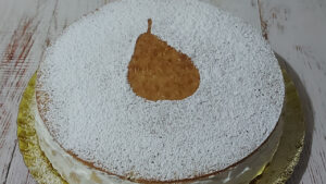 torta ricotta e pera decorata