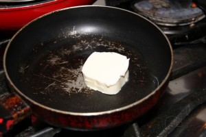 burro sciolto in padella