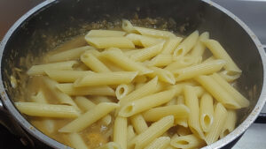 pasta con condimento di finocchi