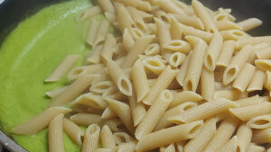 pasta con condimento di zucchine