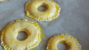 ciambelle di mele con uovo