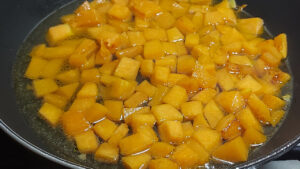 padella con zucca e acqua