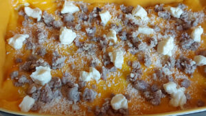 strato condito di lasagne zucca, salsiccia e taleggio