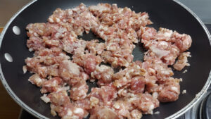 salsiccia fresca sbriciolata cruda