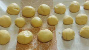 castagnole di ricotta e arancia crude