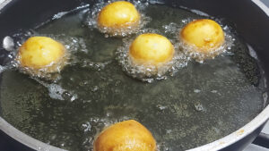 castagnole di ricotta e arance fritte