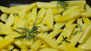 patate a spicchi condite