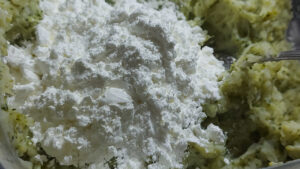 ingredienti focaccine di broccoli in padella