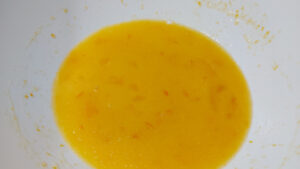 muffin alla marmellata di arance ingredienti mescolati