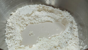 farina e lievito sciolto