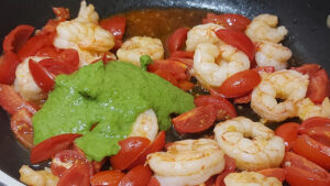 gamberetti pomodorini e pesto