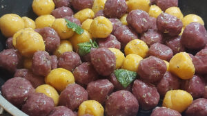 gnocchi bicolore conditi