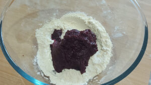 purea di barbabietola e farina