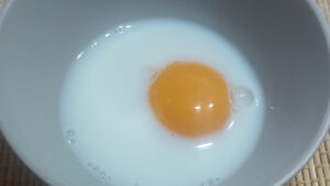 tuorlo d'uovo e latte