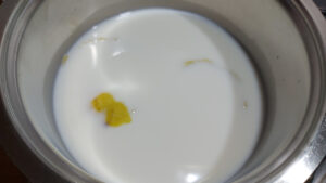 latte e buccia di limone