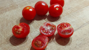 pomodorini tagliati