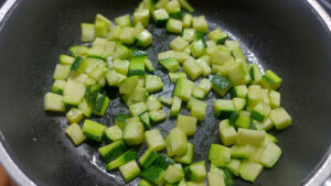 dadini di zucchine in padella