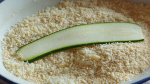 fette di zucchine nella panatura