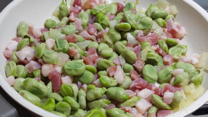 padella con fave e pancetta