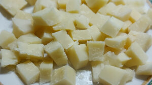 pecorino tagliato a cubetti