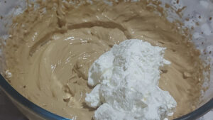 crema al caffè con aggiunta di panna