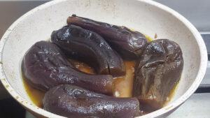 melanzane intere all'aceto cotte
