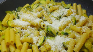 pasta cremosa alle zucchine con parmigiano