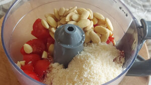 ingredienti pesto alla siciliana