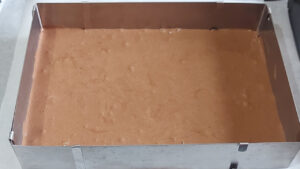 torta fetta al latte nello stampo