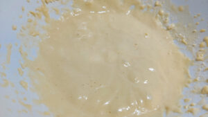 impasto rotolo cookie con uova e farina