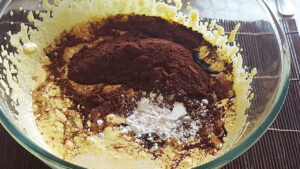 tuorli montati con cacao e lievito