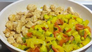petto di pollo saltato con verdure