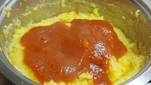 polenta cotta con sugo di pomodoro