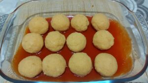 pirofila con polpette di polenta crude